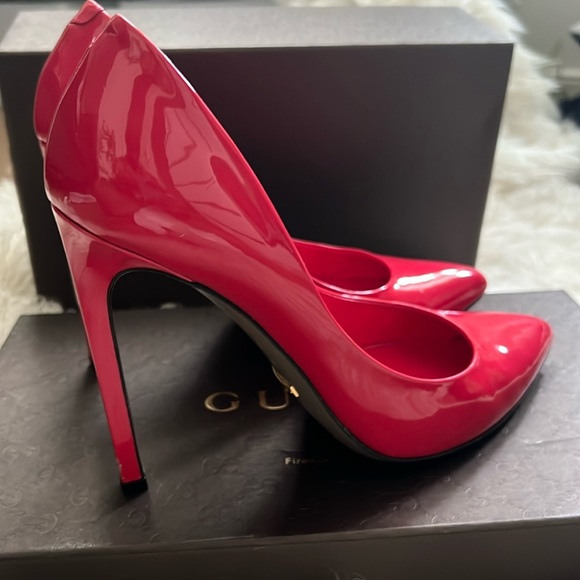 Gucci Gloria Pump on Shocking Pink